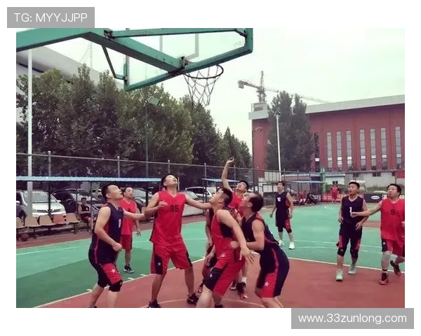 中美篮球对抗赛：技术与战术的精彩碰撞